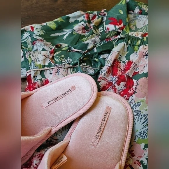 Bunny Slippers Victoria's Secret Pink Fuzzy Bunny Tail Slippers - Picture 5 of 7